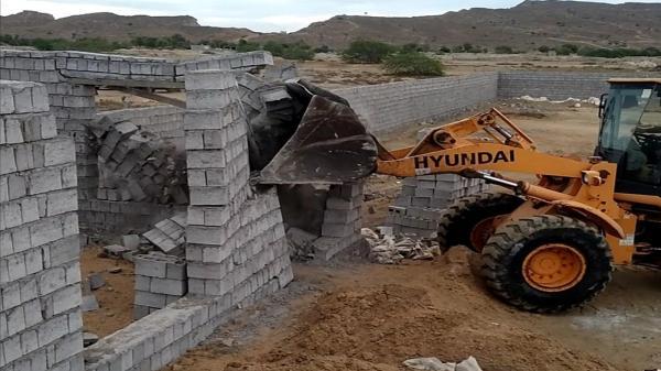 رفع تصرف بیش از 59 هزار متر مربع از اراضی ملی در قشم